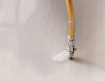 番禺瓷砖空鼓维修公司专业解答在瓷砖铺贴过程中，如果使用的砂料过粗（如全部使用了粗砂），可能会导致以下问题